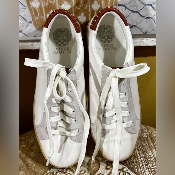 EUC Vince Camuto “Milzy” White Leather Sneakers w/Suede and Brown Accents Sz 7.5 - Picture 8 of 10